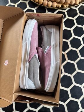 Vans Slip-On in Mauve Pink and Light Gray Suede Sherpa